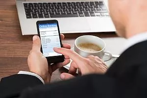 Dispositivos de comunicación móviles u otros soportes electrónicos como medio de pago de salarios