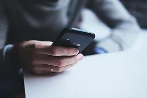 Teléfonos celulares y el derecho a la privacidad de los menores