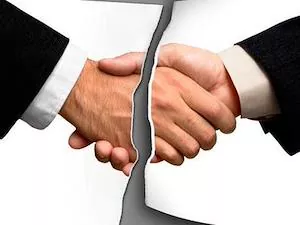 ¿Cuál es el preaviso razonable para rescindir sin causa un contrato de distribución vigente durante 40 años?