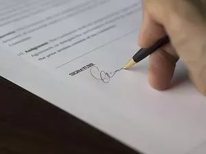 Court Orders ANSES to Deposit Universal Child Allowance Directly to a Teenager's Account 