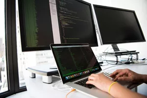 Se realizó un estudio para detectar patrones engañosos en los sitios web y aplicaciones digitales de más de 100 empresas argentinas