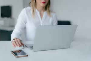 Se busca regular el uso de IA en las relaciones de consumo